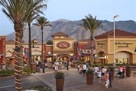 desert hills premium outlets Gucci